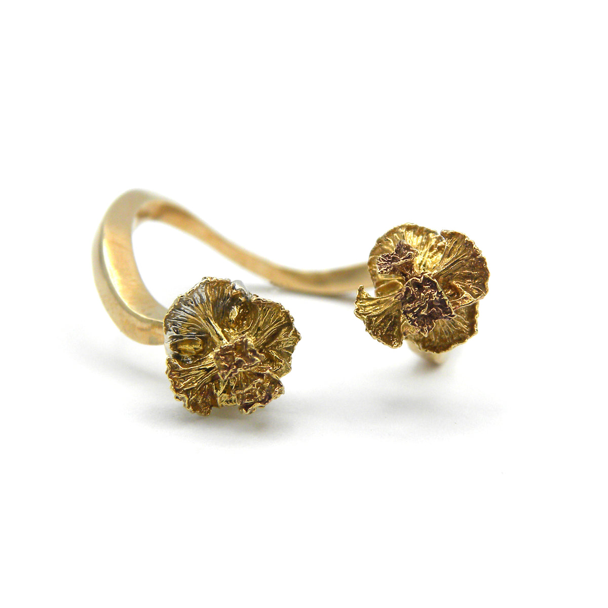 Bronze ring with little cabbage berries
