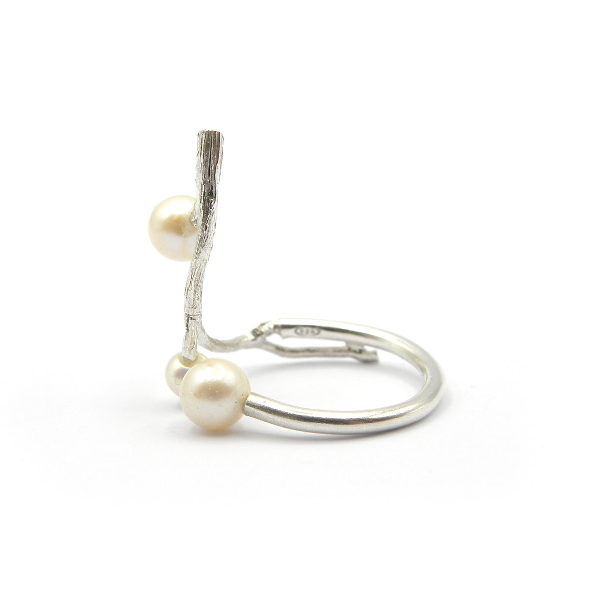Anello rametto e perle bianche